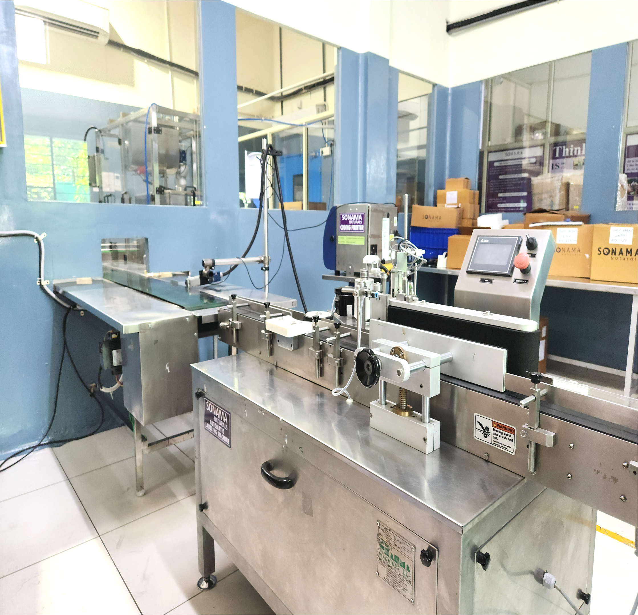 Automatic labelling machine